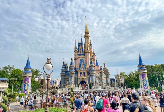 How Many People Go To Disney World Every Day
